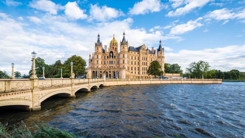 Almanya’nın Gizemli Gerçeği: Schwerin Kalesi