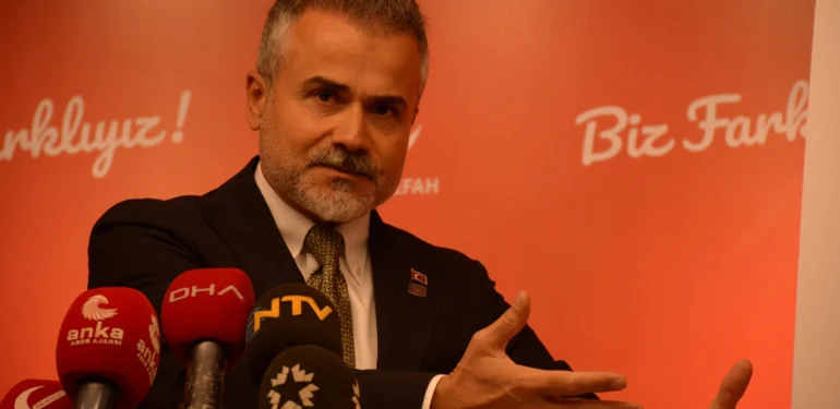 Yeniden Refah Partisi’den AKP’ye transfer tepkisi… ”Seçilmiş belediye başkanları partilerinde kalmalıdır.”