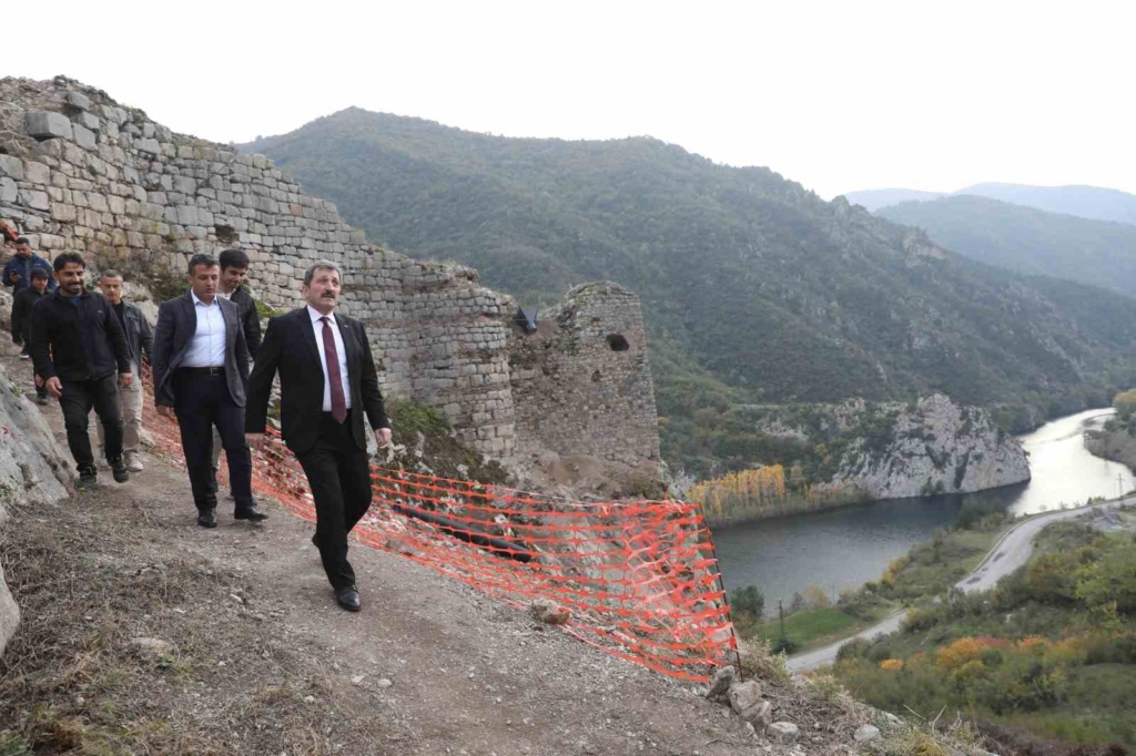 Asarkale 2 bin 300 yıllık tarihiyle  insanlık tarihine ışık tutuyor