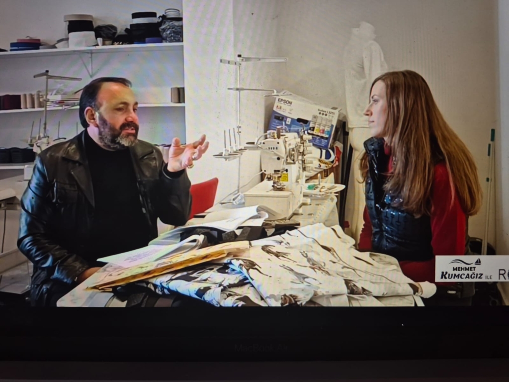 Kendisi için diktiği binici kıyafetleri beğenilince tasarımcı oldu