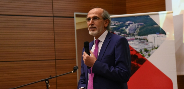  Prof. Dr. Gültekin’den Sağlıklı Yaşam İçin Porsiyon Kontrolü ve Egzersiz Önerileri