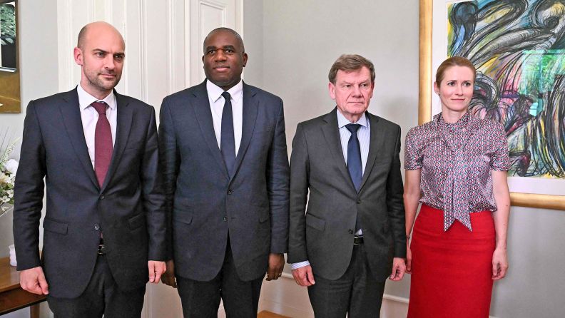 Almanya, İngiltere ve Fransa İran ile müzakere ediyor