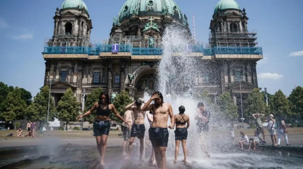 Almanya’da sıcak hava dalgası etkisini giderek artırıyor,